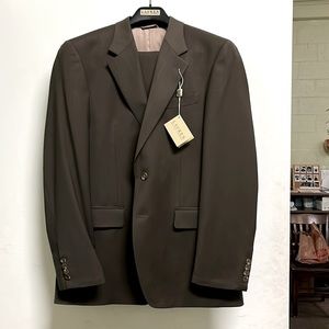 Ralph Lauren 2 button suit.  100% wool, very lightweight.  34 W 40 Reg.